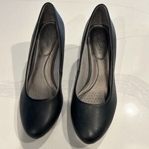 Life Stride Soft Systems size 8.5 3 inch black heels NWOT